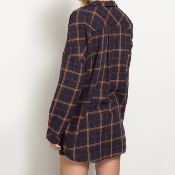 Oversized V Neck Plaid Flannel with Pocket - Picture 6 of 6